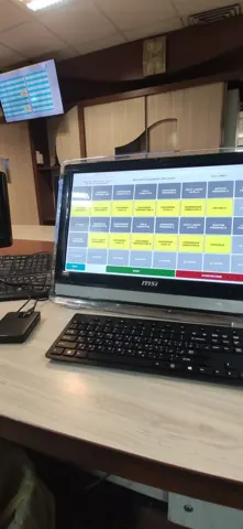 Side view of the workstation and colour-coded monitoring interface.
